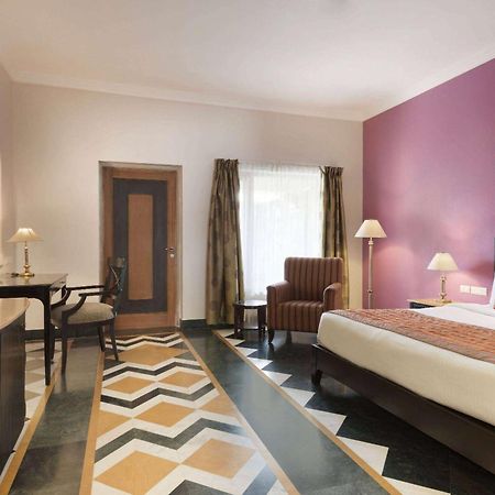 Ramada Udaipur Resort & Spa Buitenkant foto
