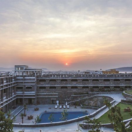 Ramada Udaipur Resort & Spa Buitenkant foto