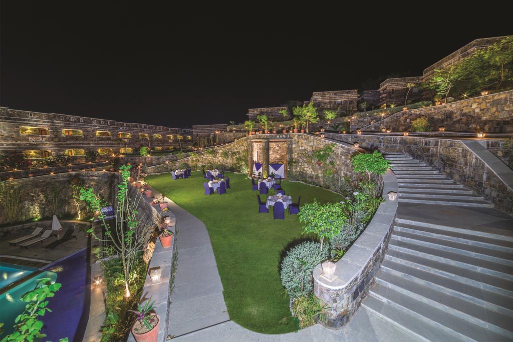 Ramada Udaipur Resort & Spa Buitenkant foto