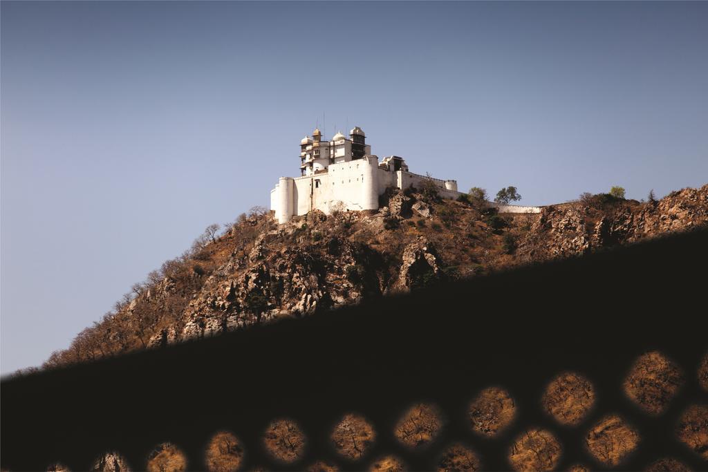 Ramada Udaipur Resort & Spa Buitenkant foto
