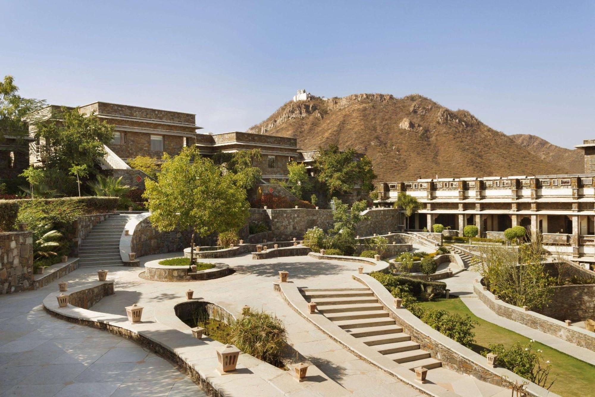 Ramada Udaipur Resort & Spa Buitenkant foto