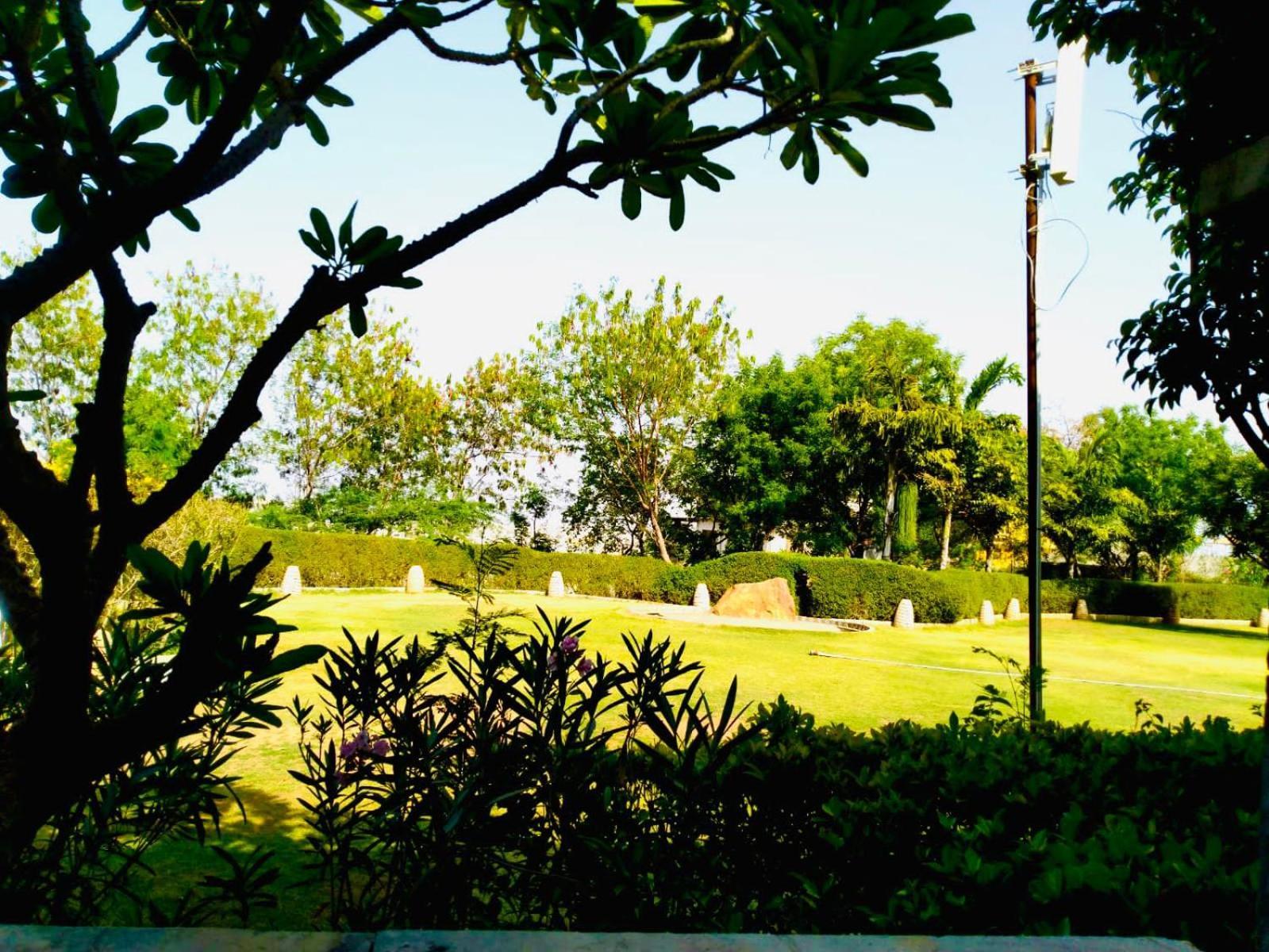 Ramada Udaipur Resort & Spa Buitenkant foto