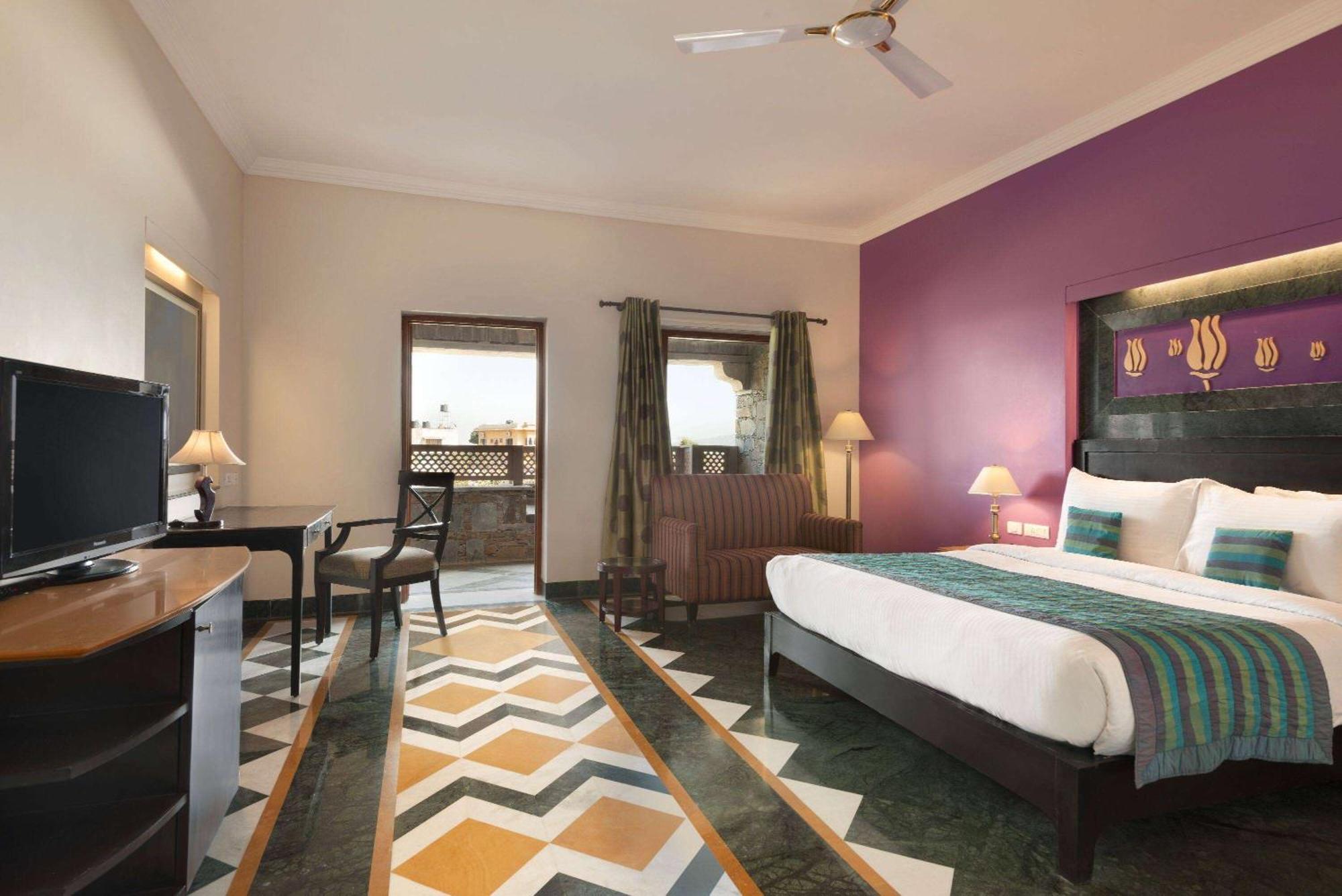 Ramada Udaipur Resort & Spa Buitenkant foto