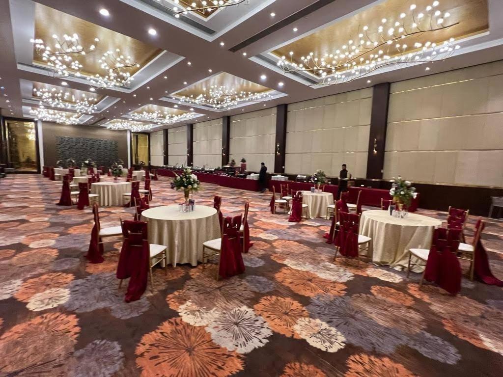 Ramada Udaipur Resort & Spa Buitenkant foto