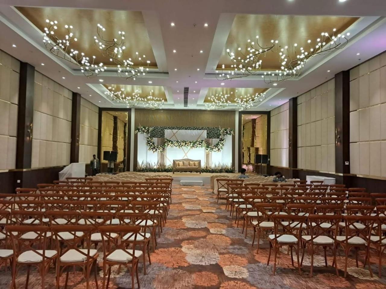 Ramada Udaipur Resort & Spa Buitenkant foto
