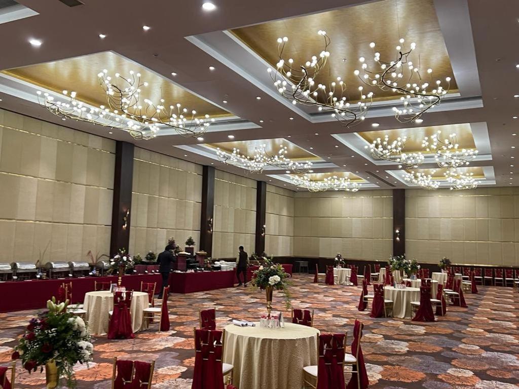 Ramada Udaipur Resort & Spa Buitenkant foto