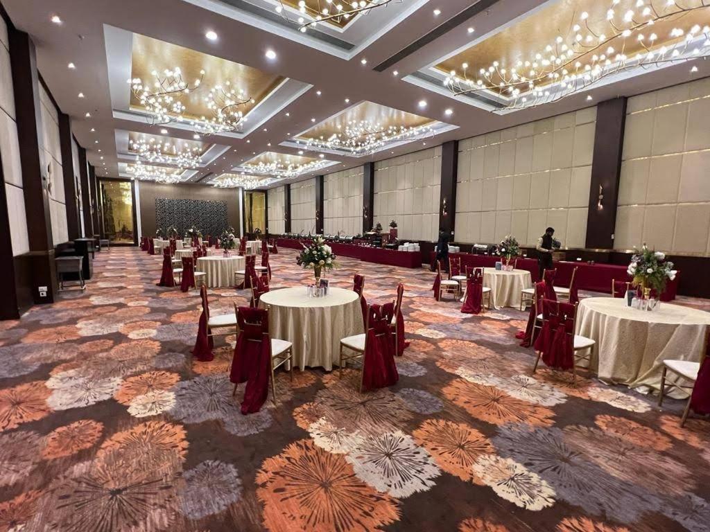 Ramada Udaipur Resort & Spa Buitenkant foto