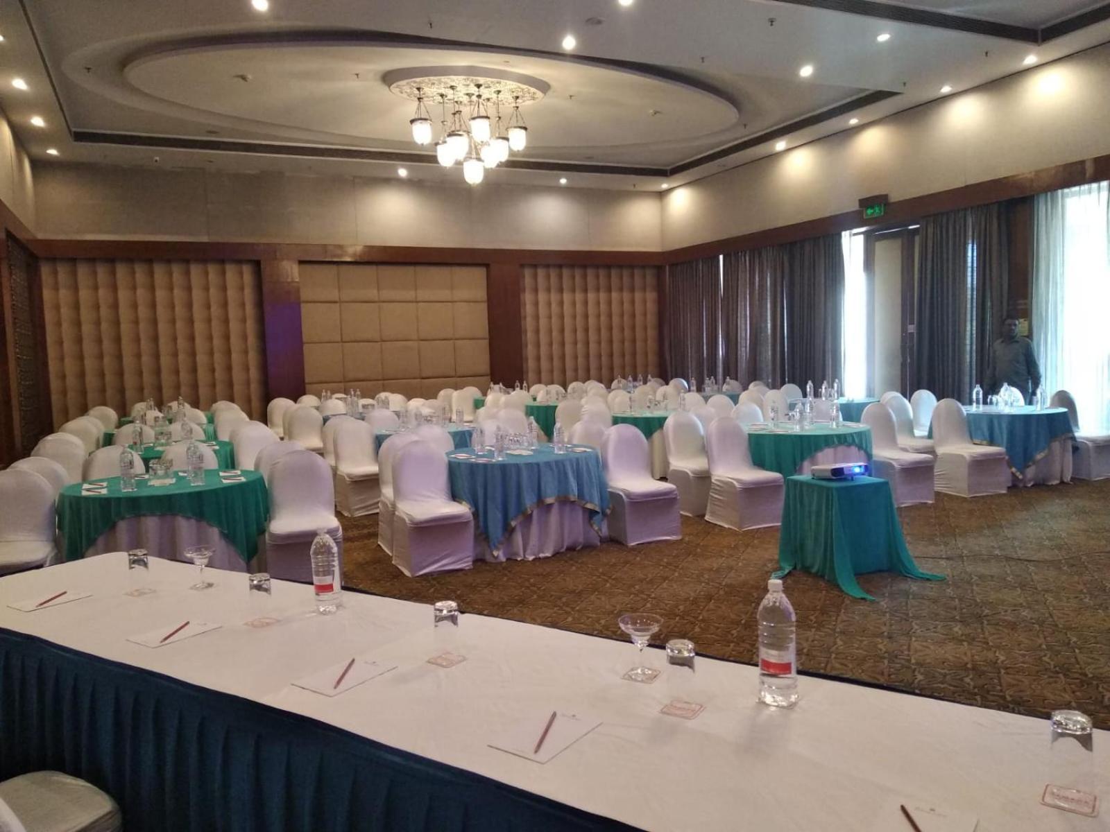 Ramada Udaipur Resort & Spa Buitenkant foto