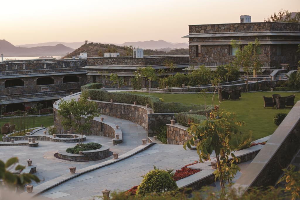 Ramada Udaipur Resort & Spa Buitenkant foto