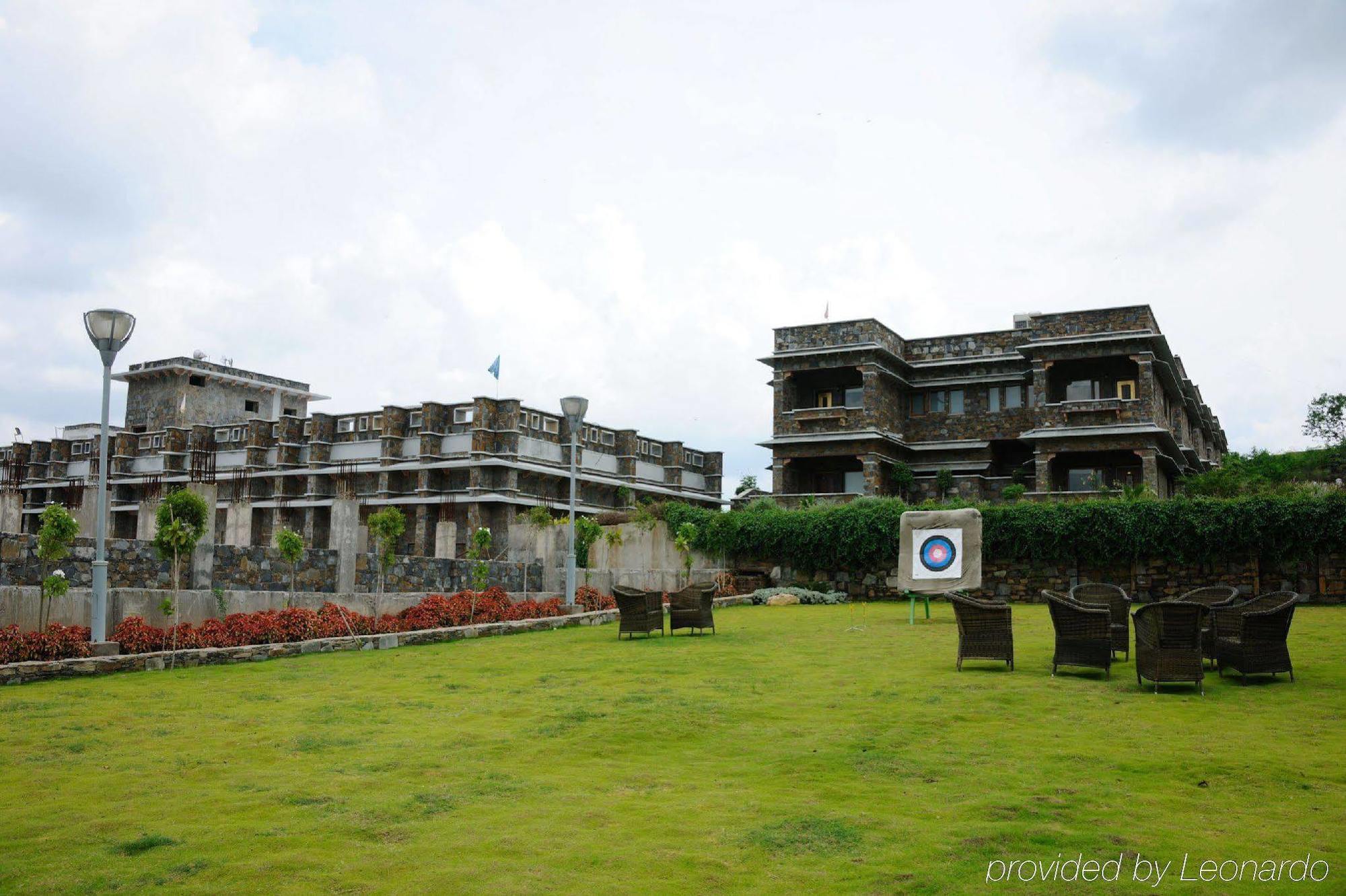 Ramada Udaipur Resort & Spa Buitenkant foto