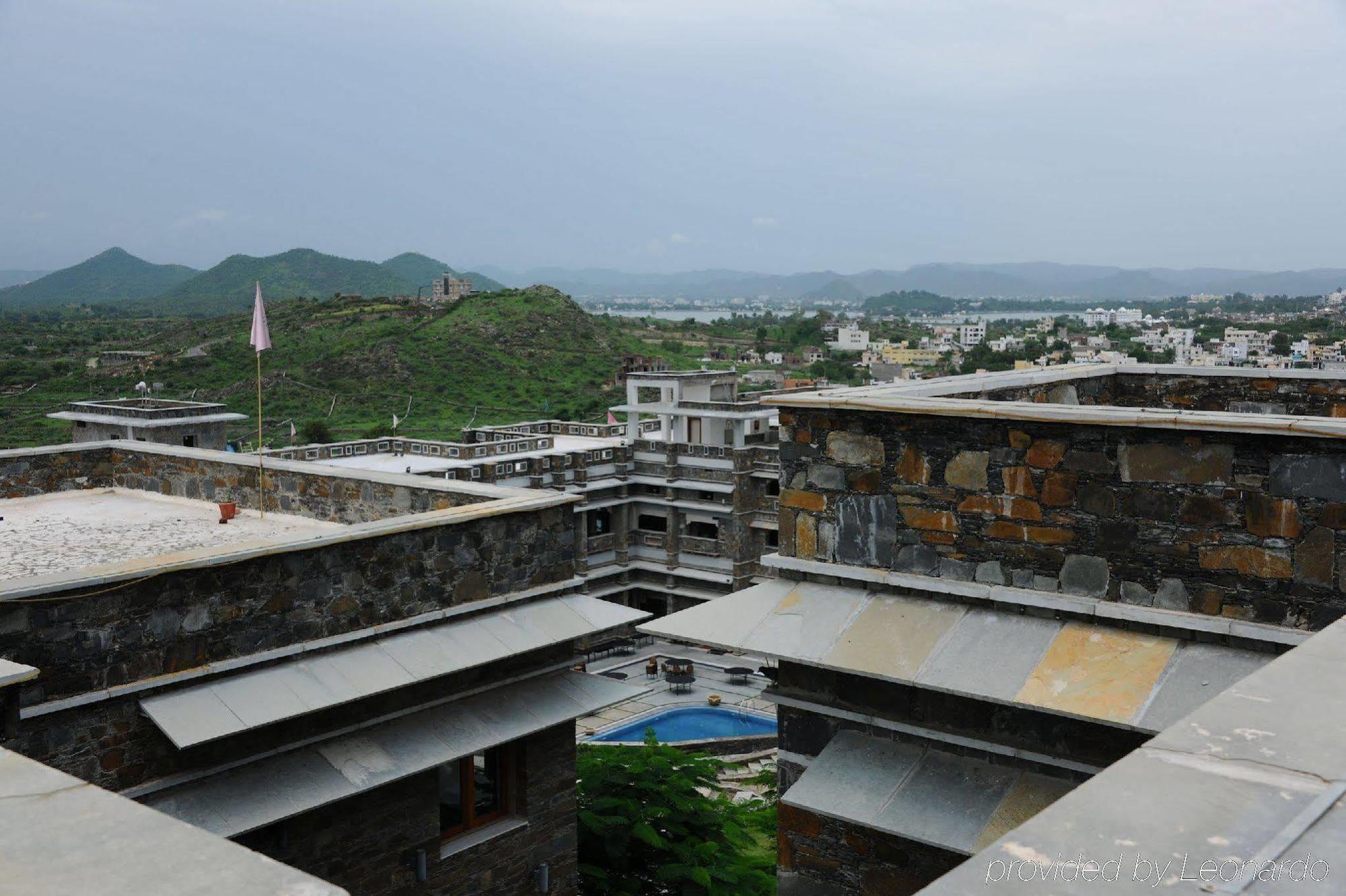 Ramada Udaipur Resort & Spa Buitenkant foto