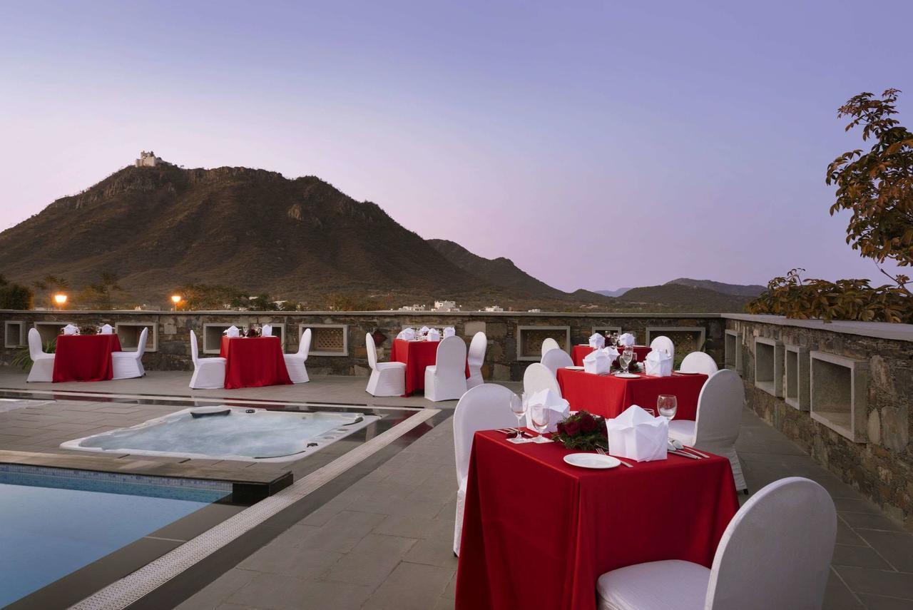 Ramada Udaipur Resort & Spa Buitenkant foto